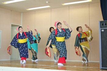 すみれ踊る (1)